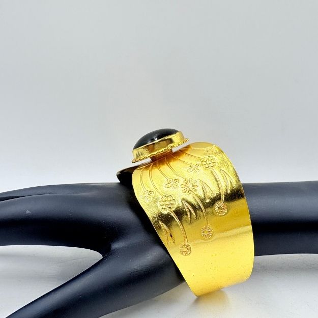 Elegant Brass Cuff with Black Onyx Stone Center