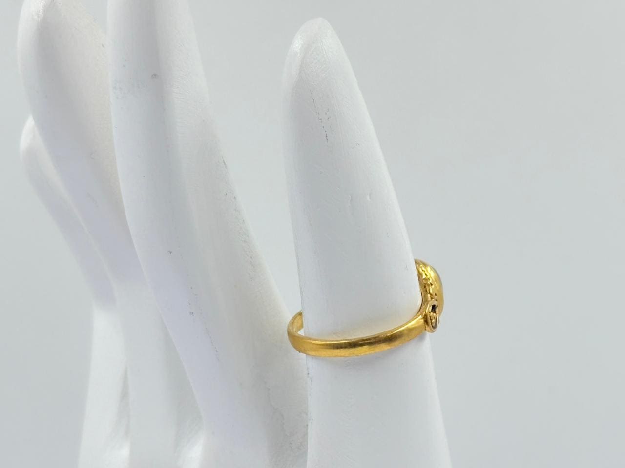 Royal White Rainbow Oval Ring – Vintage Charm