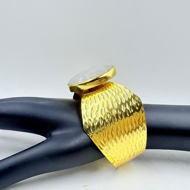 Elegant Brass Bangle with Rose Quartz Stone