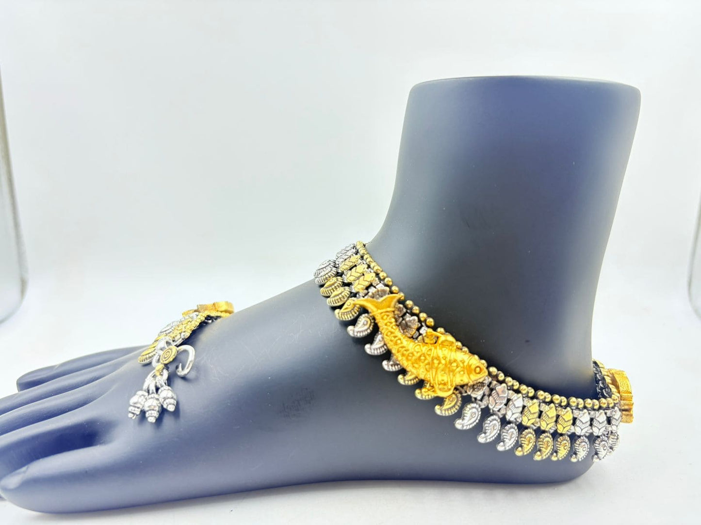 Silver Anklet with Antique Polish – Dual Tone Fish Motif Designer Payal (126 g)