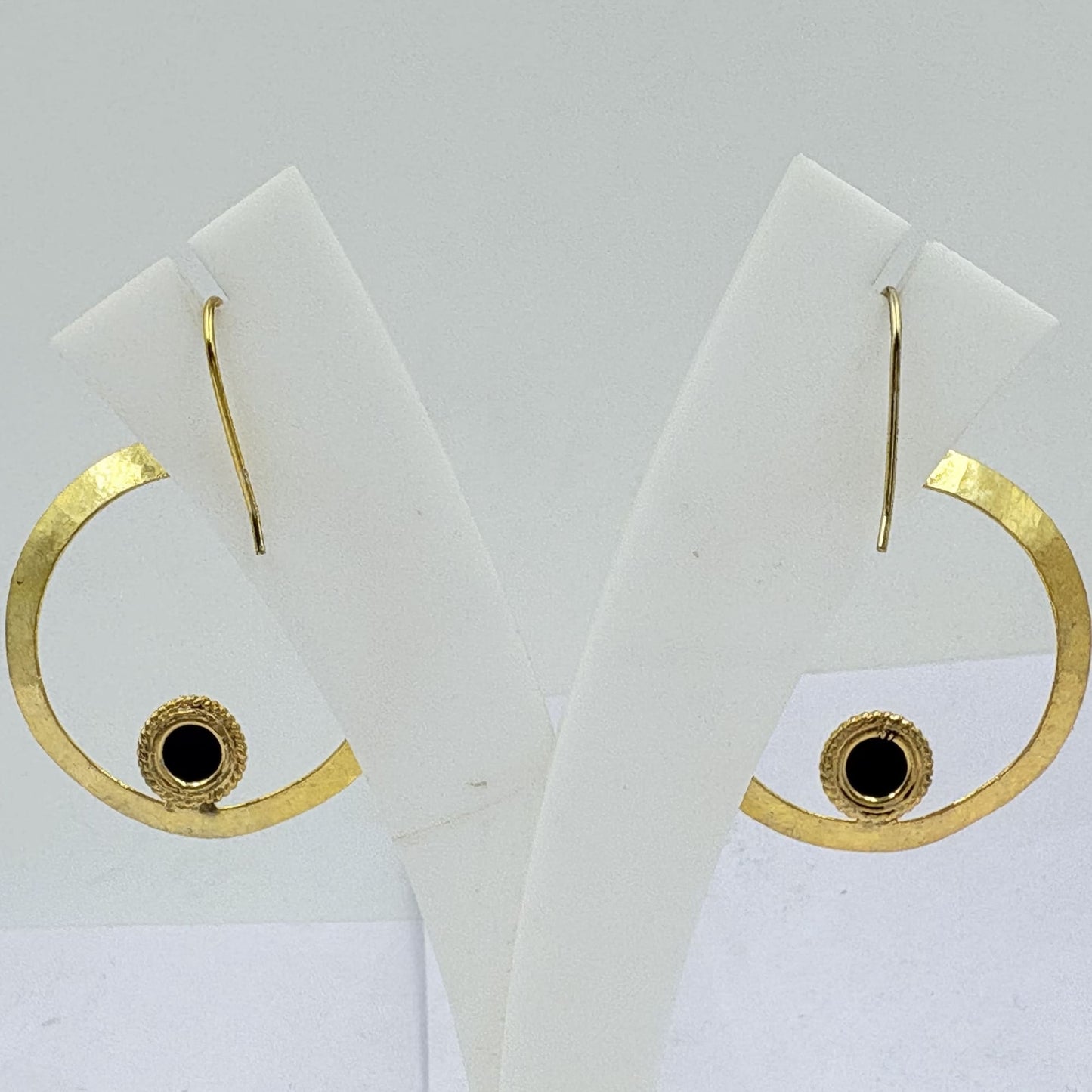 Black Onyx Circle Earrings – Elegant Hammered Design