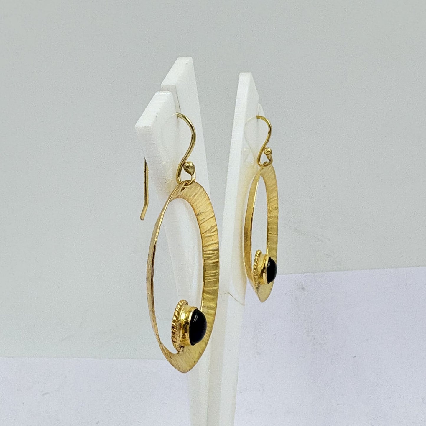 Black Onyx Circle Earrings – Elegant Hammered Design