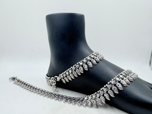Floral Silver Anklet with Leaf Motifs – Antique Finish 74g Designer Payal (Model No. 10)