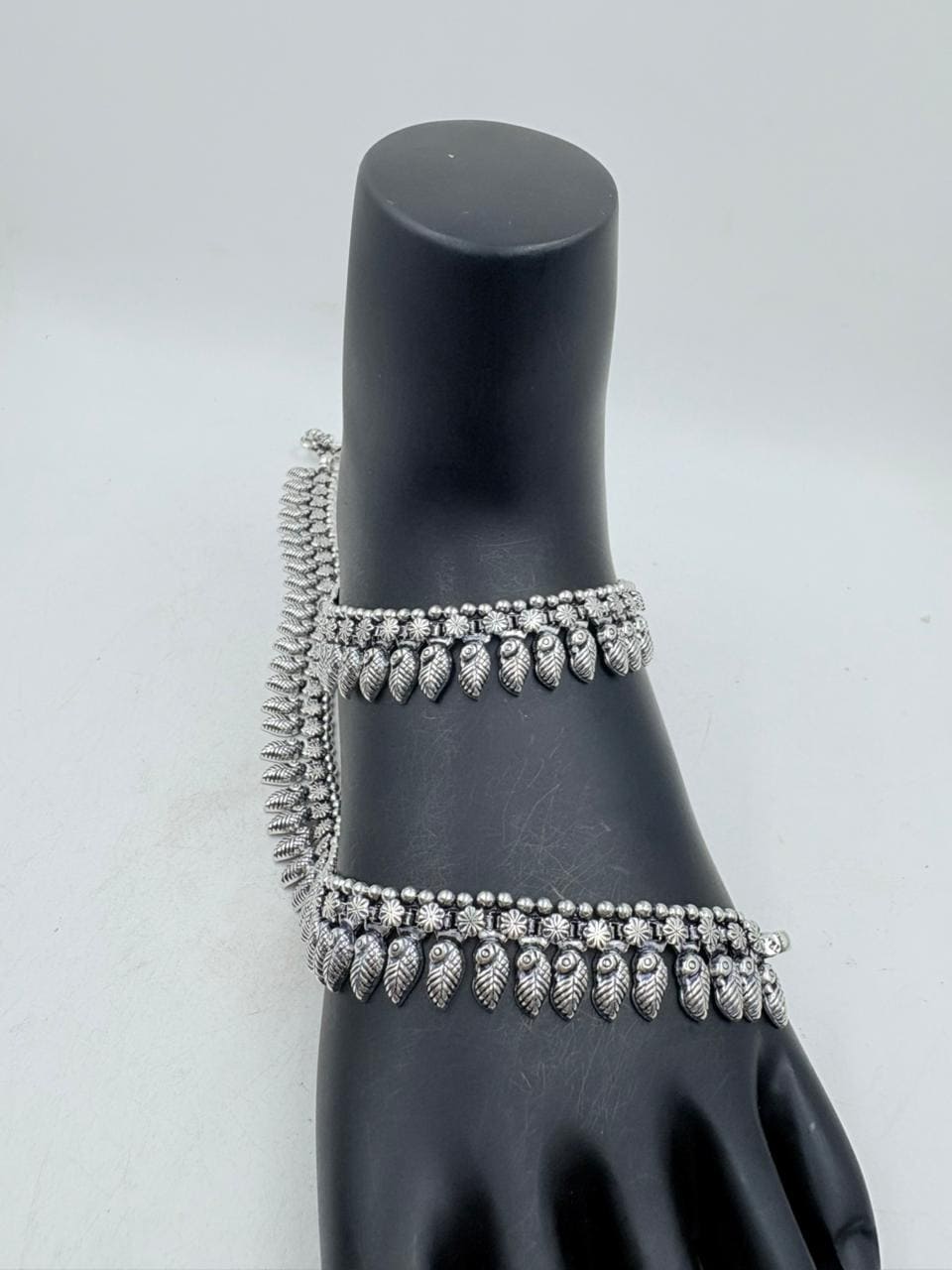Floral Silver Anklet with Leaf Motifs – Antique Finish 74g Designer Payal (Model No. 10)