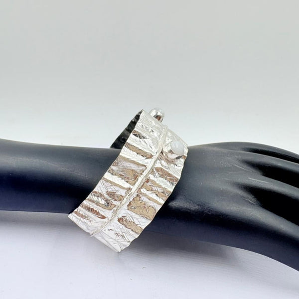 Elegant Moonlight Labradorite Textured Silver Bangle