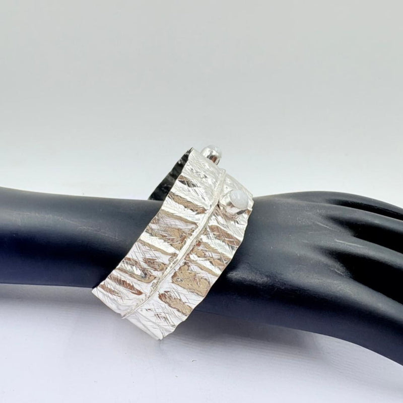 Elegant Moonlight Labradorite Textured Silver Bangle