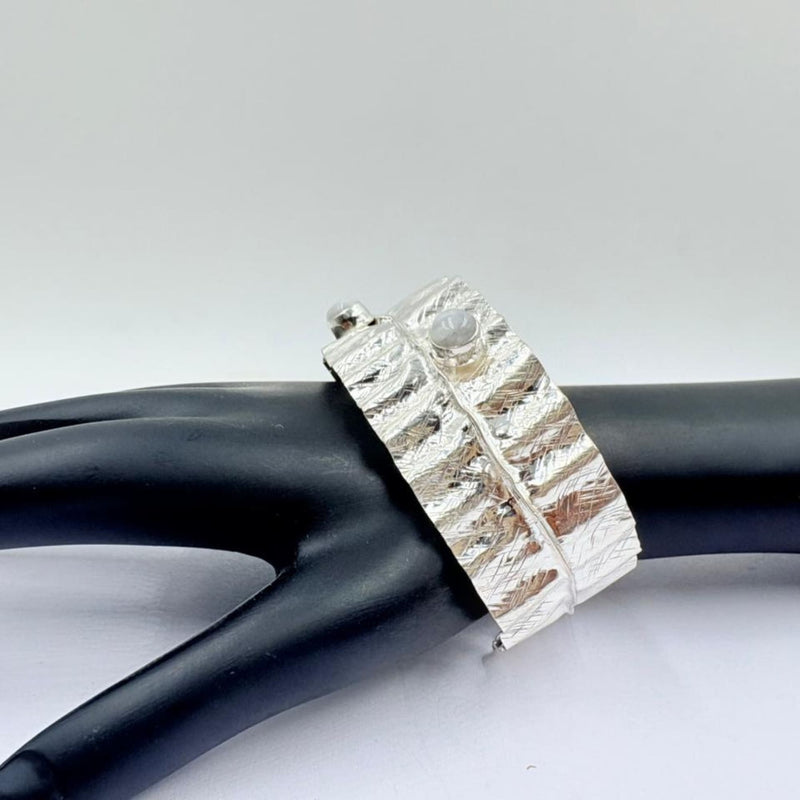 Elegant Moonlight Labradorite Textured Silver Bangle