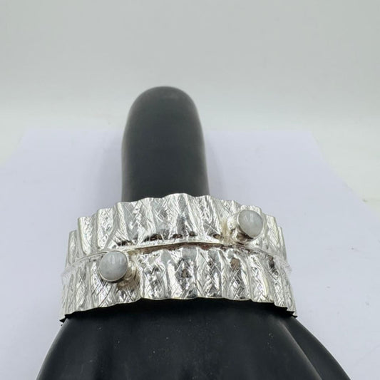 Elegant Moonlight Labradorite Textured Silver Bangle