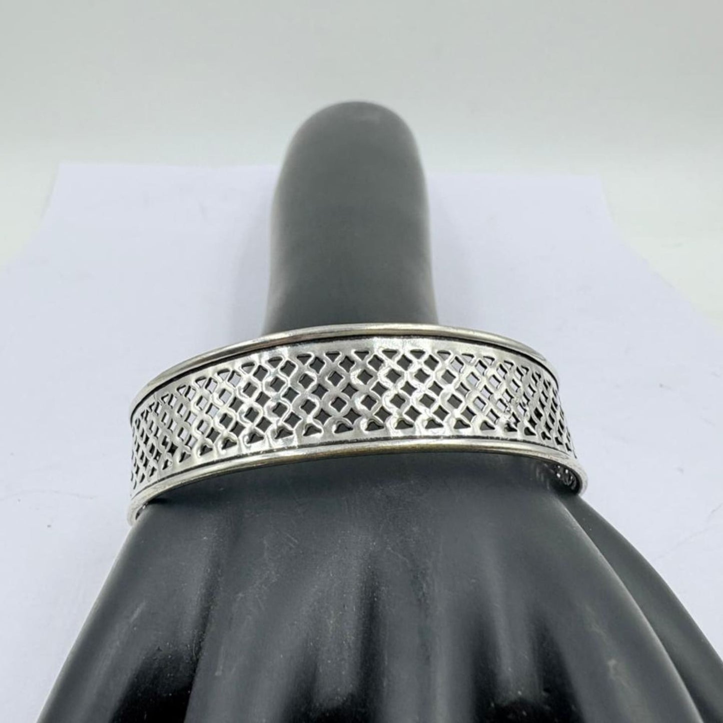 Elegant Mesh Pattern Handmade Silver Bangle