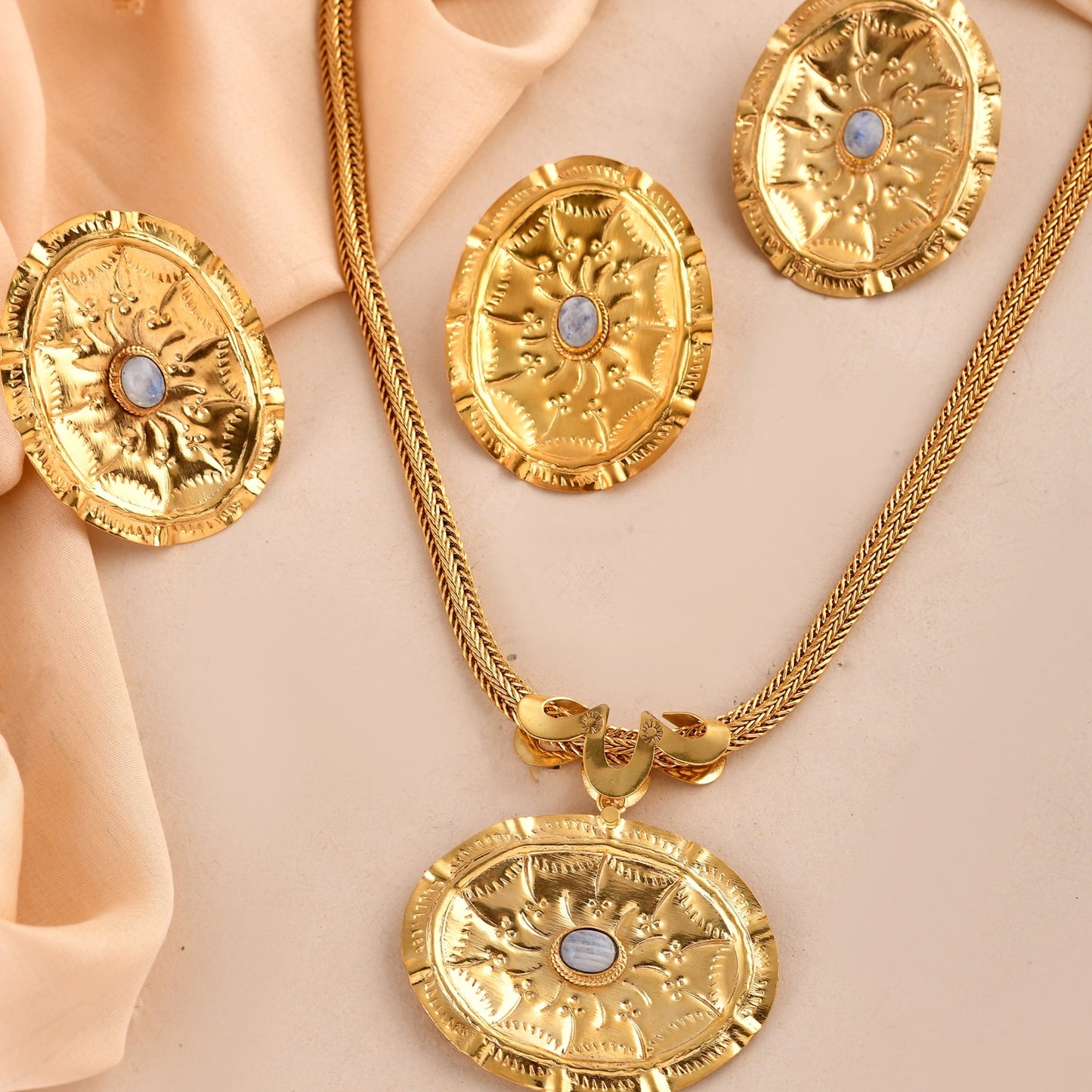 goldplatesnecklecesetwithringandearrings