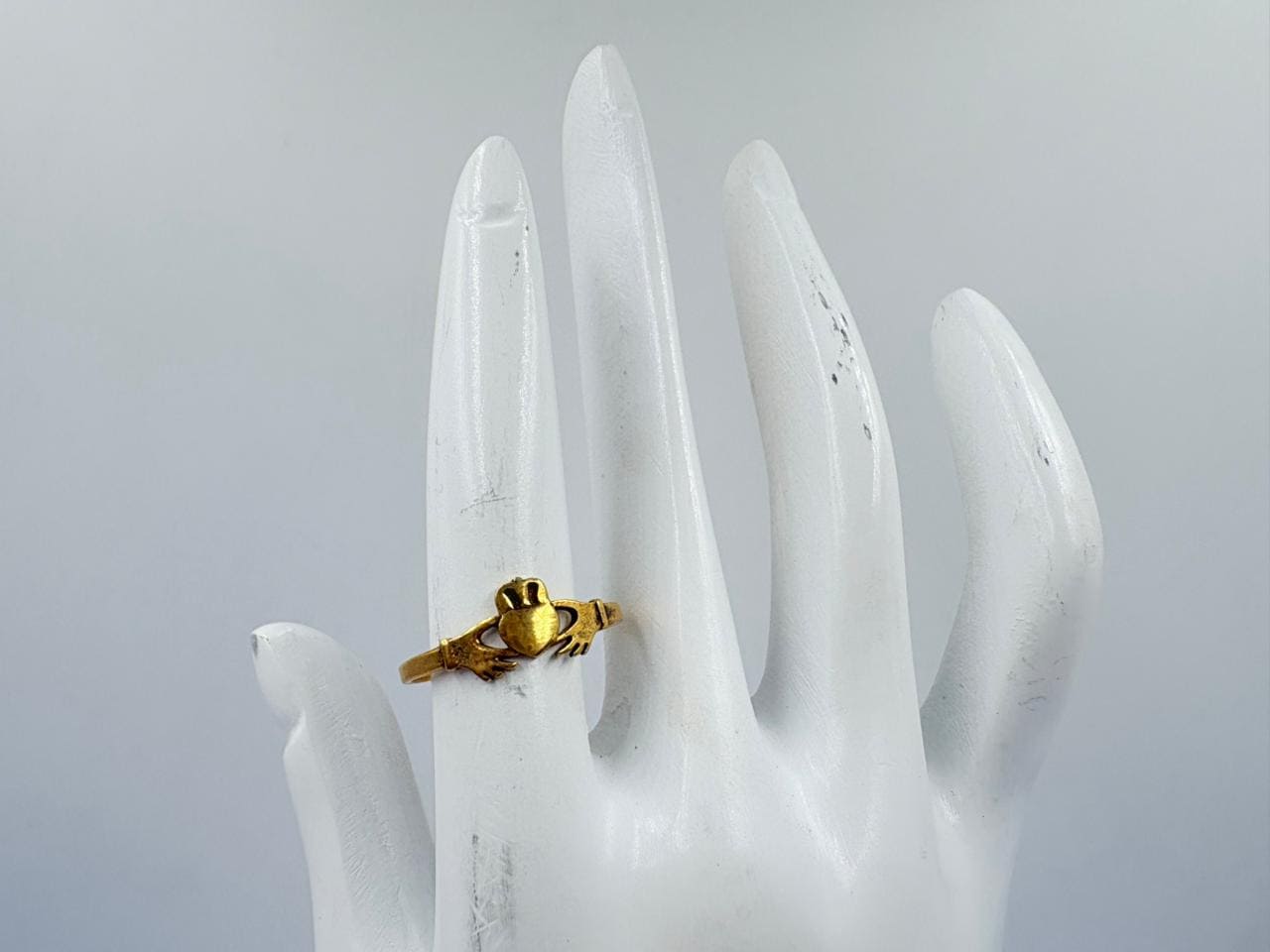 Royal Heart Embrace Ring