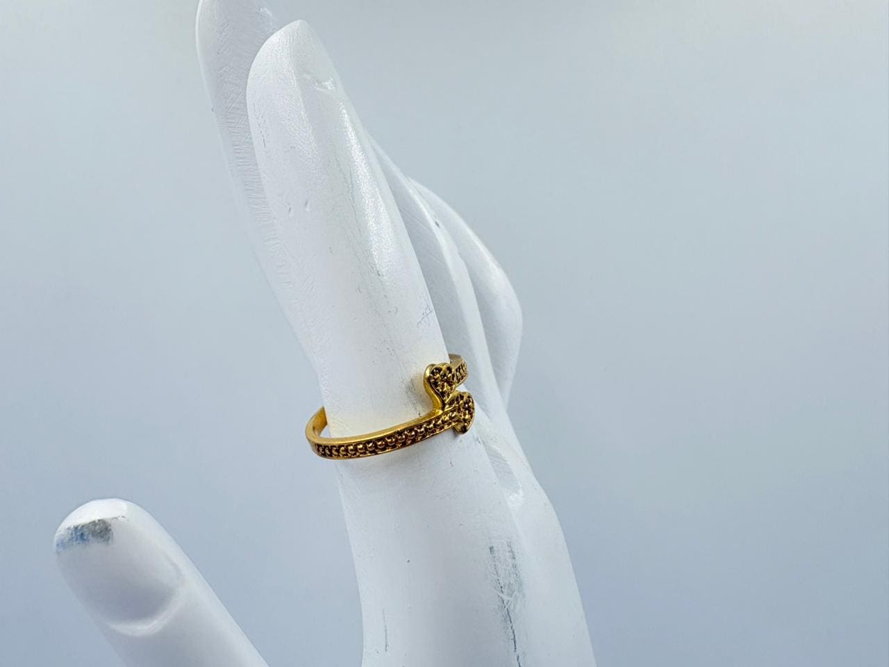 Golden Twirl Heart Minimal Ring