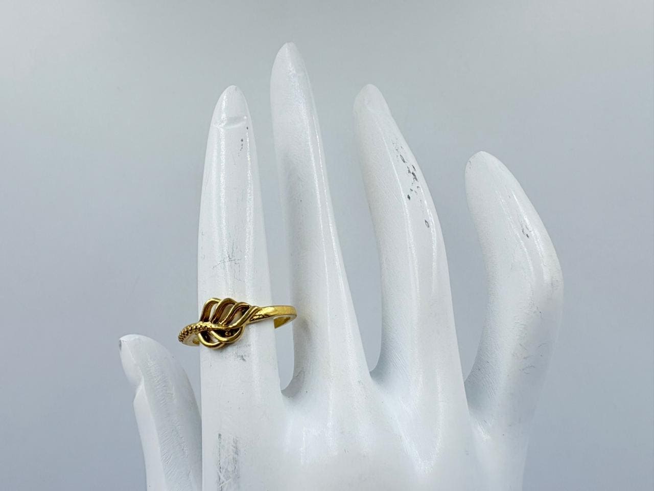 Golden Leaf Twist Ring – Brass 18K Look