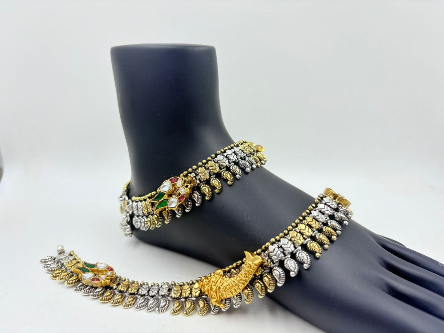 Silver Anklet with Antique Polish – Dual Tone Fish Motif Designer Payal (126 g)