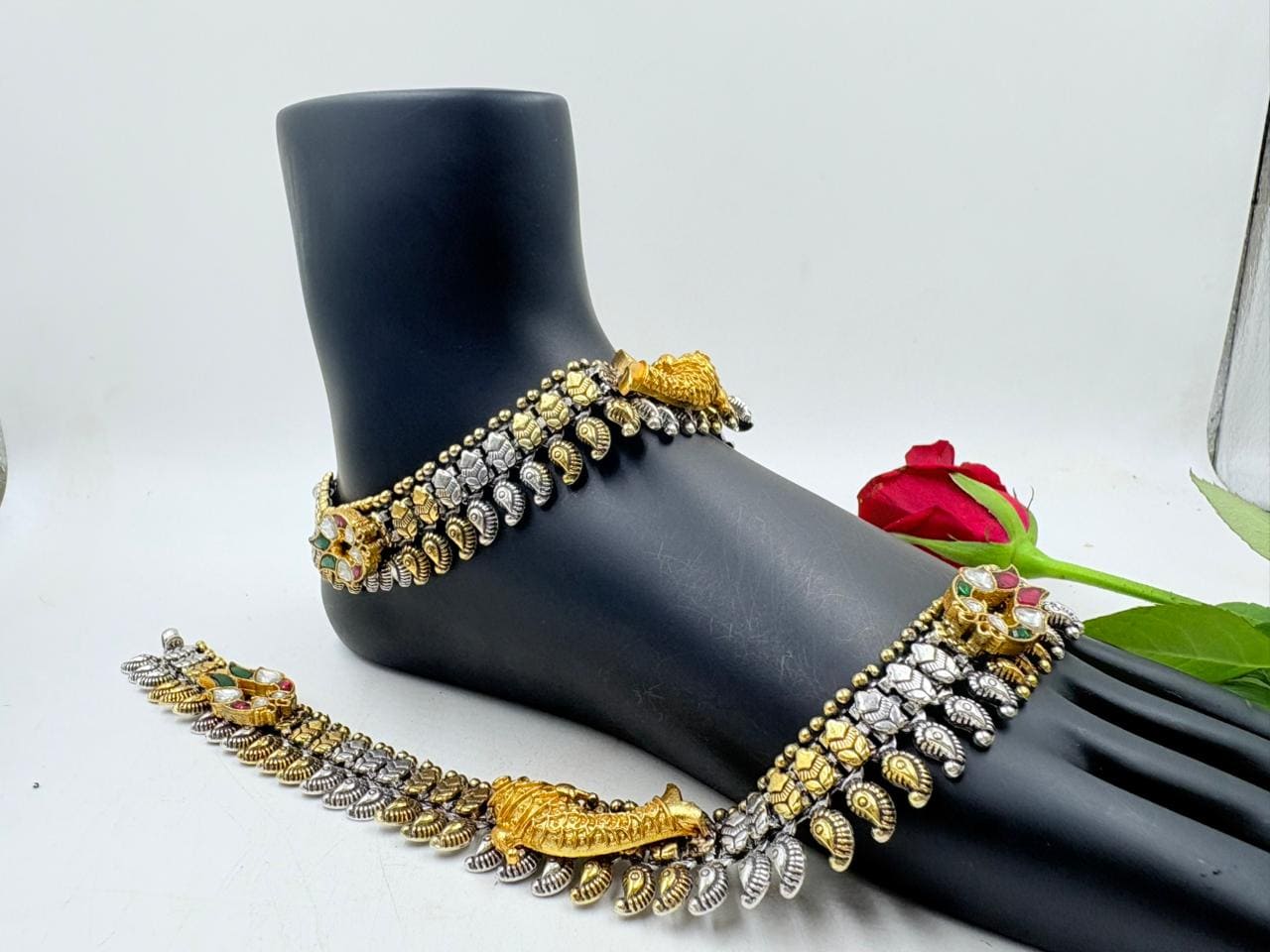 Silver Anklet with Antique Polish – Dual Tone Fish Motif Designer Payal (126 g)