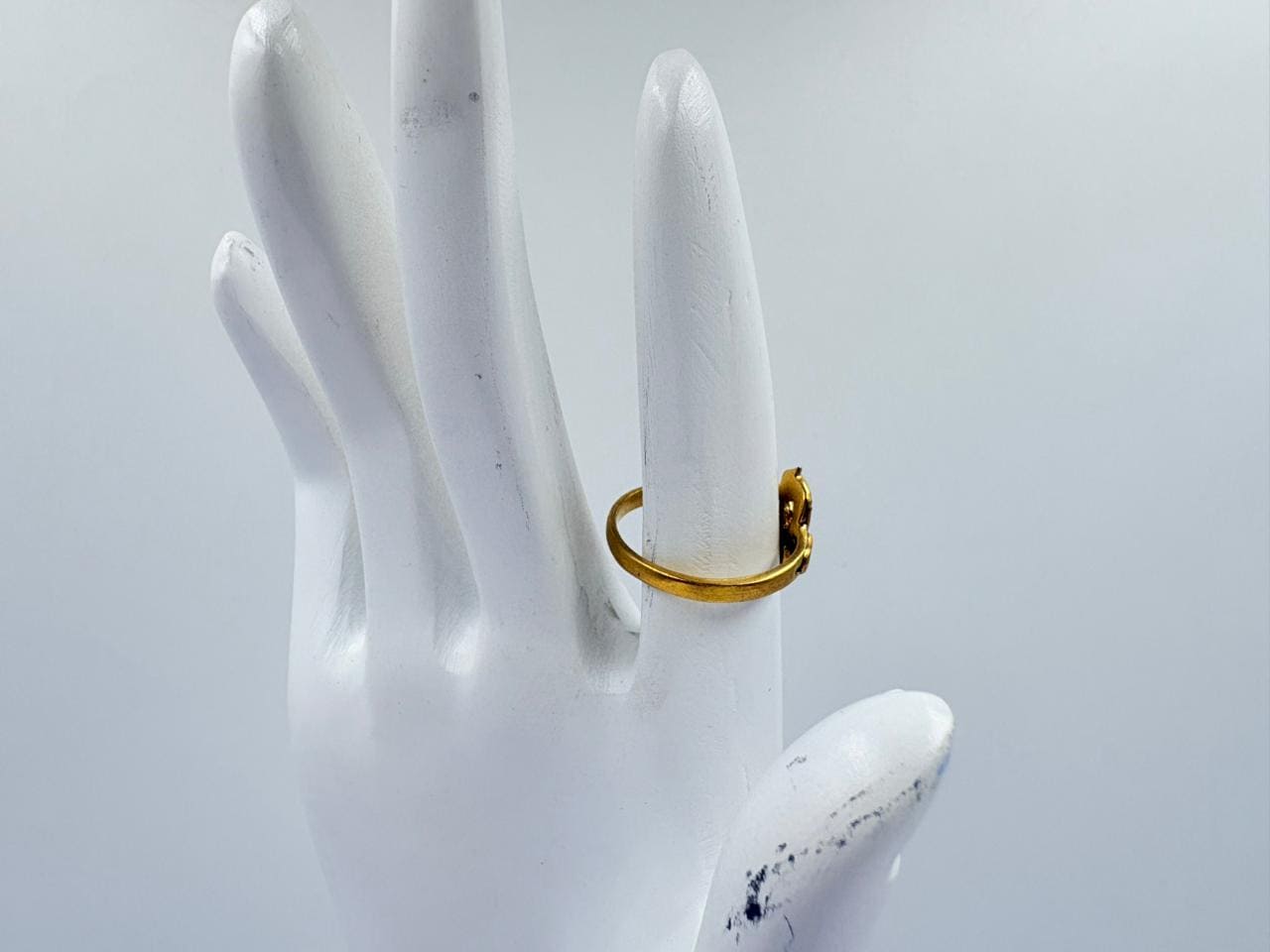 Elegant Sparrow Motif Ring – Vintage Gold Finish