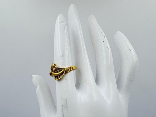 Elegant Sparrow Motif Ring – Vintage Gold Finish